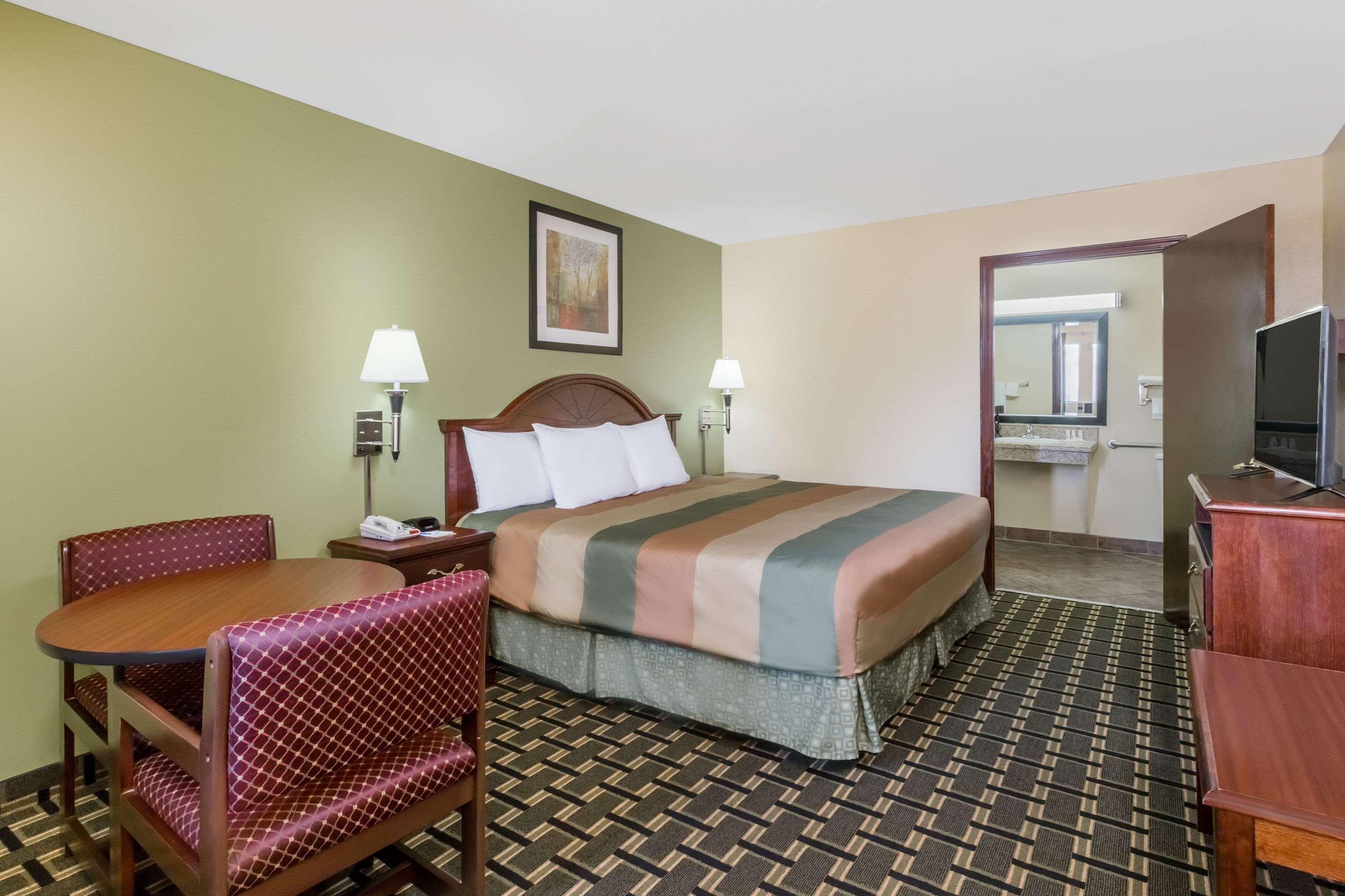 Days Inn Blakely Екстериор снимка