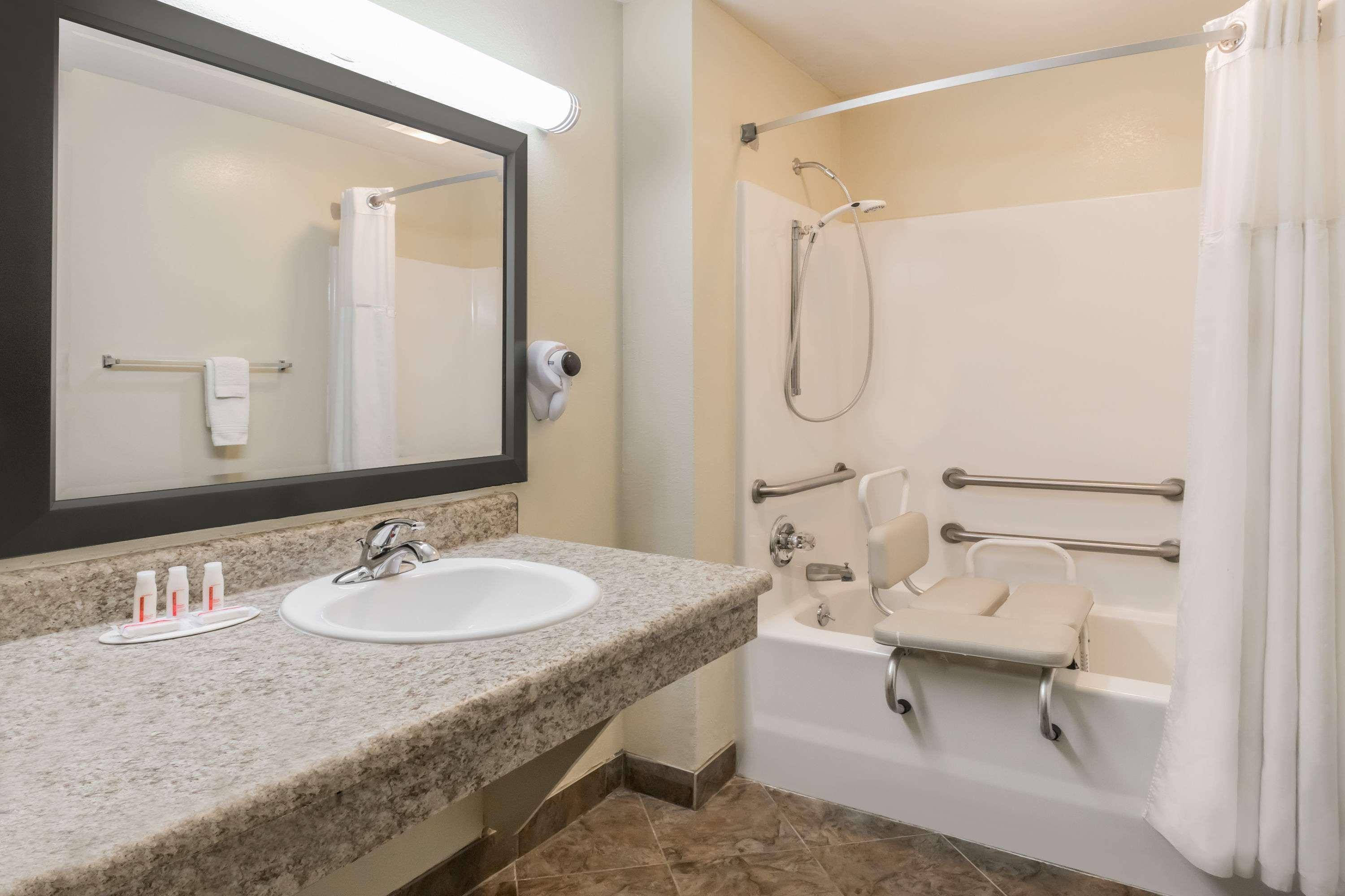 Days Inn Blakely Екстериор снимка