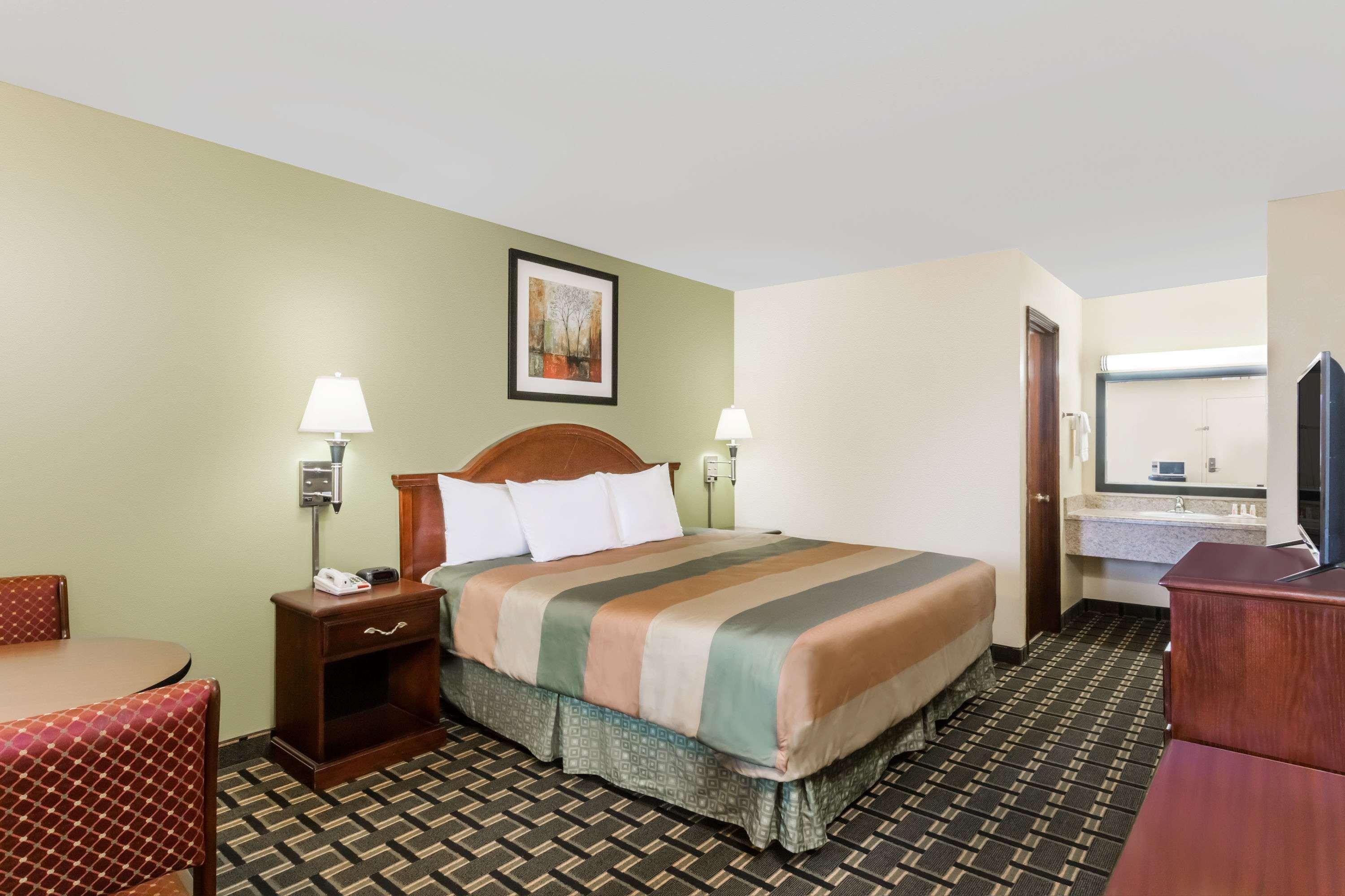 Days Inn Blakely Екстериор снимка